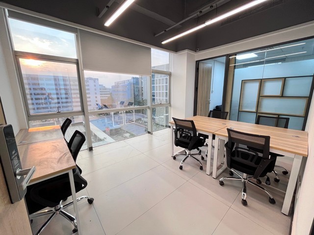 昆明市现代口腔诊所门头门匾